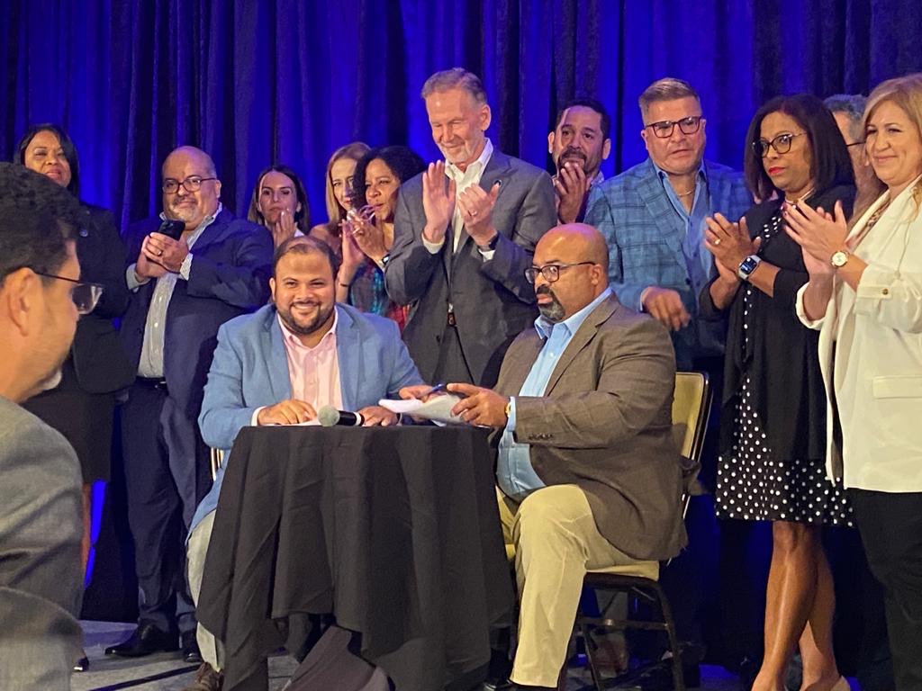Puerto Rico Chapter signs collaborative agreement | HFMA